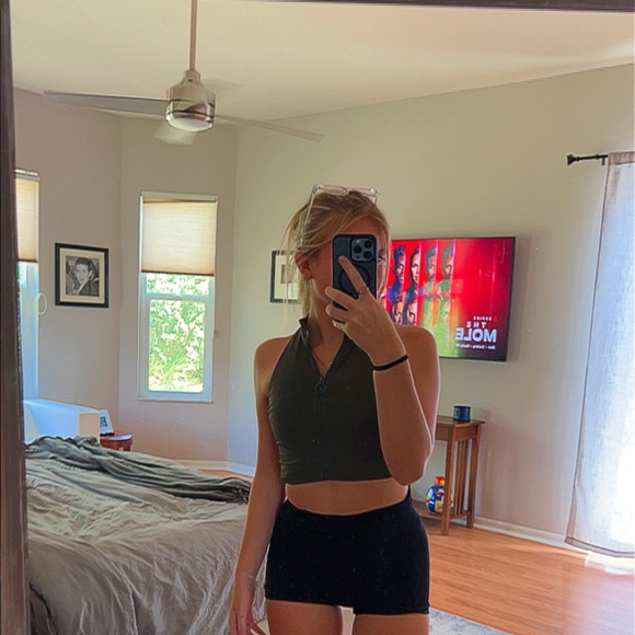 Cute work out top - Picture 4 of 5